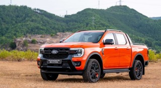 Cuộc đua bán tải nửa đầu năm 2026: Khoảng cách doanh số giữa Hilux và Ranger dần thu hẹp